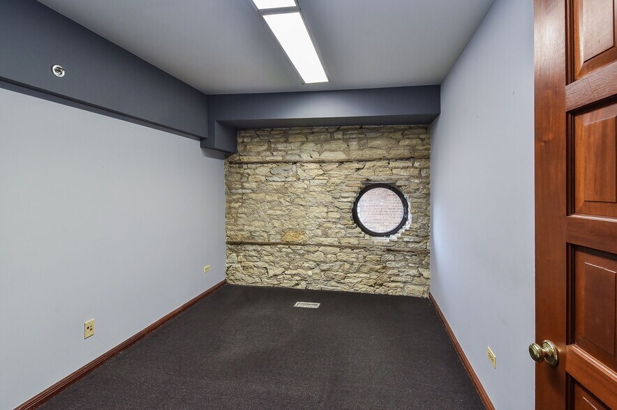 More Photos Of 30 S Shumway Ave, Batavia Office For Lease