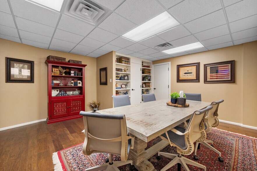 More Photos Of 2529 74th St, Lubbock Office For Lease