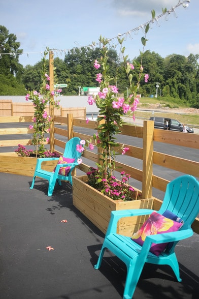 More Photos Of 1798 S Wilderness Rd, Mount Vernon Hotel For Sale