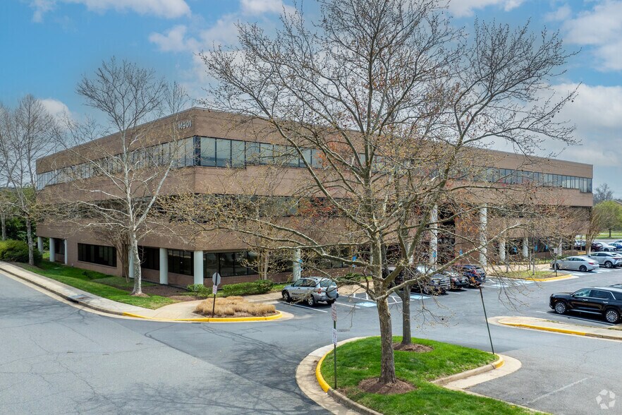 More Photos Of 14901 Bogle Dr, Chantilly Office For Lease