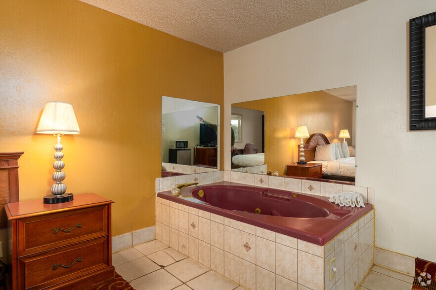 More Photos Of 408 Yakima Valley Hwy, Sunnyside Hotel For Sale