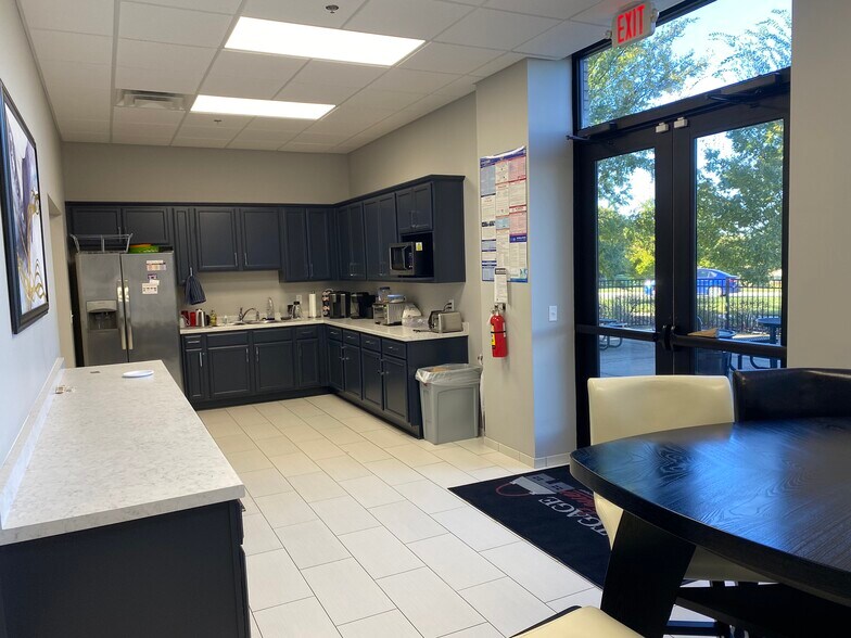 More Photos Of 1574 Medical Center Pky, Murfreesboro General Retail For Lease