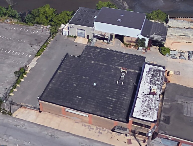 More Photos Of 57 Canal Rd, Pelham Manor Showroom For Lease