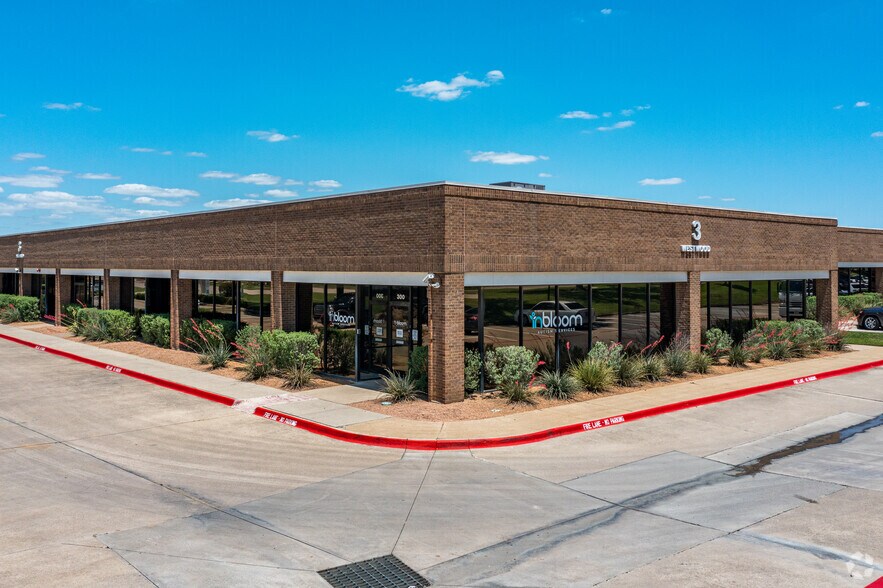 More Photos Of 1801 Royal Ln, Farmers Branch Unknown For Lease