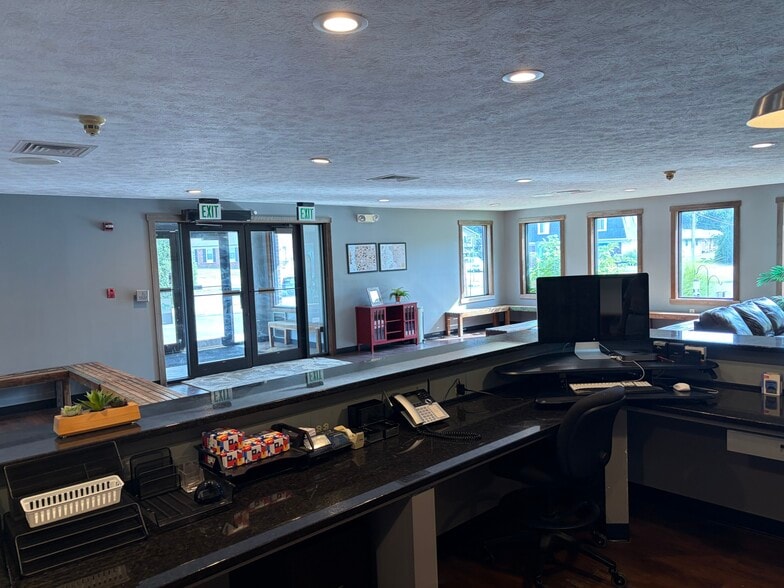 More Photos Of 1 Oakview Dr, Monticello Office For Sale