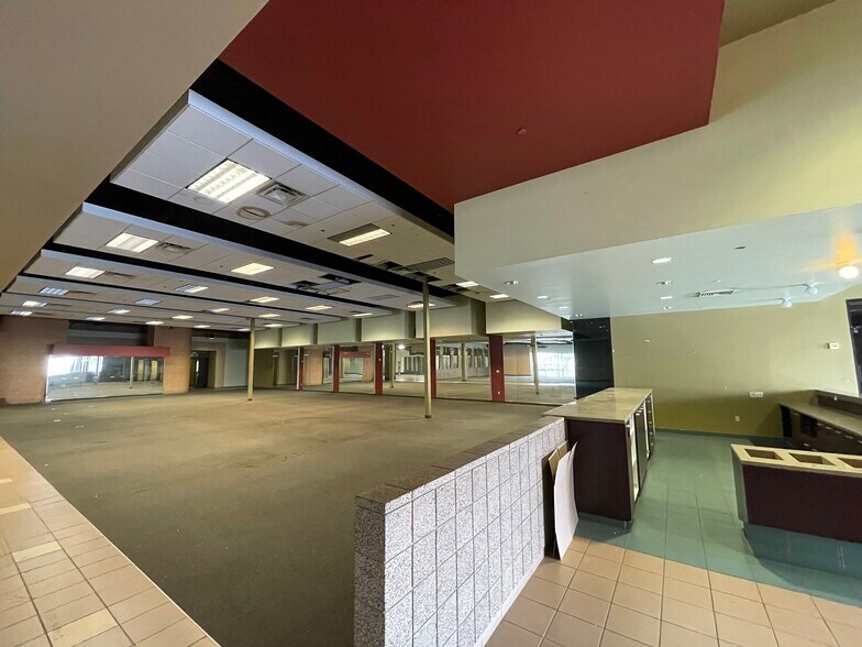 More Photos Of 7759 W Bell Rd, Peoria Storefront For Lease