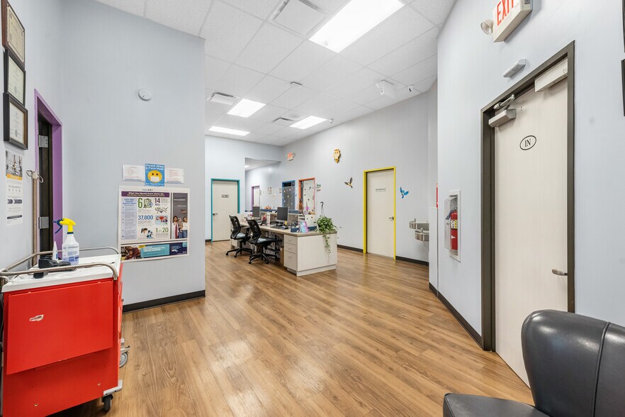 More Photos Of 3326 Watters Rd, Pasadena Office For Sale