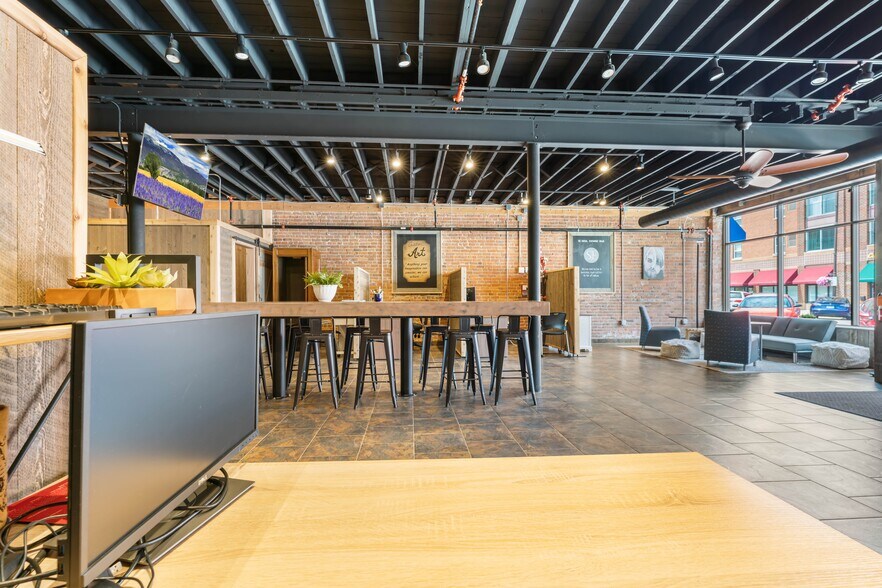 More Photos Of 230 1st Ave E, Shakopee Storefront For Sale