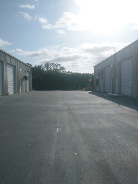 More Photos Of 2787 N Airport Rd, Fort Myers Warehouse For Lease