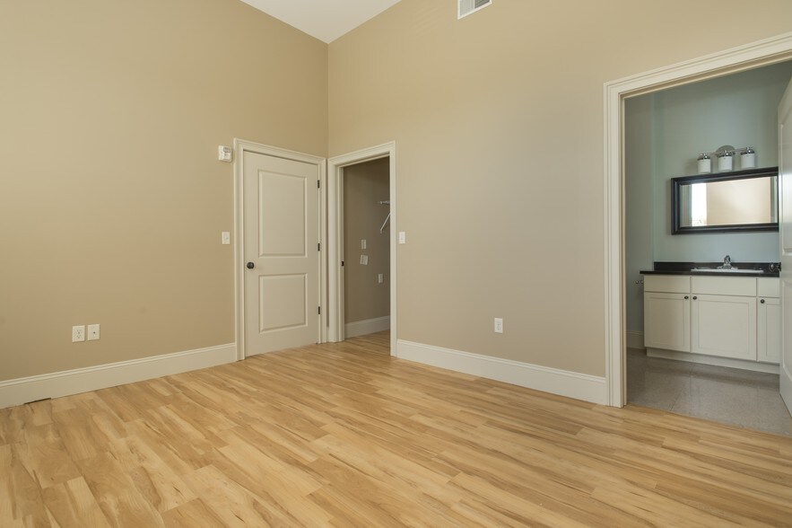 More Photos Of 28 Chestnut St, Foxborough Apartments For Sale