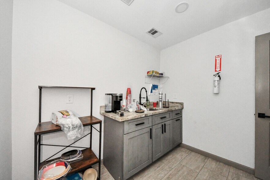 More Photos Of 8603 Shoal Creek Dr, Houston Warehouse For Sale