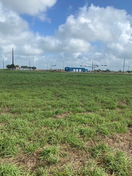 More Photos Of Hwy 463 & Lone Tree Rd, Victoria Land For Sale