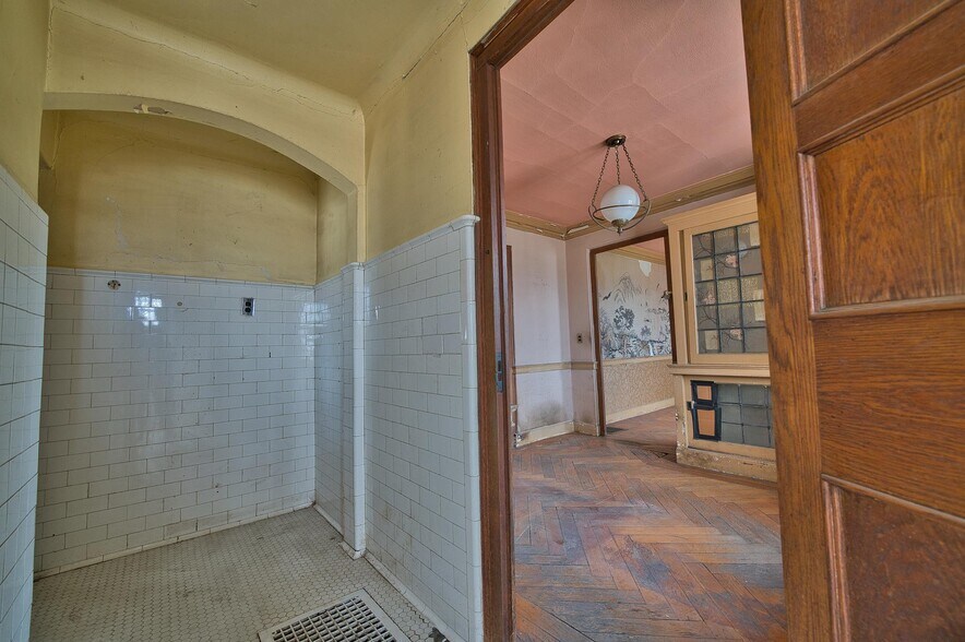 More Photos Of 1989 W Grand Blvd, Detroit Office Residential For Sale