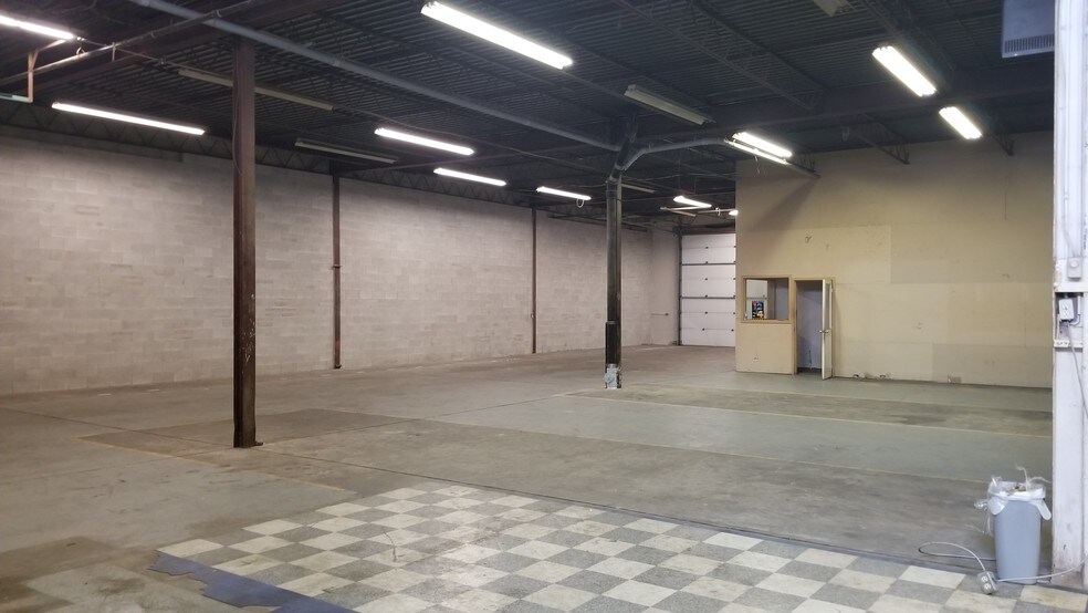 More Photos Of 2556-2664 Central Ave, Windsor Warehouse For Lease