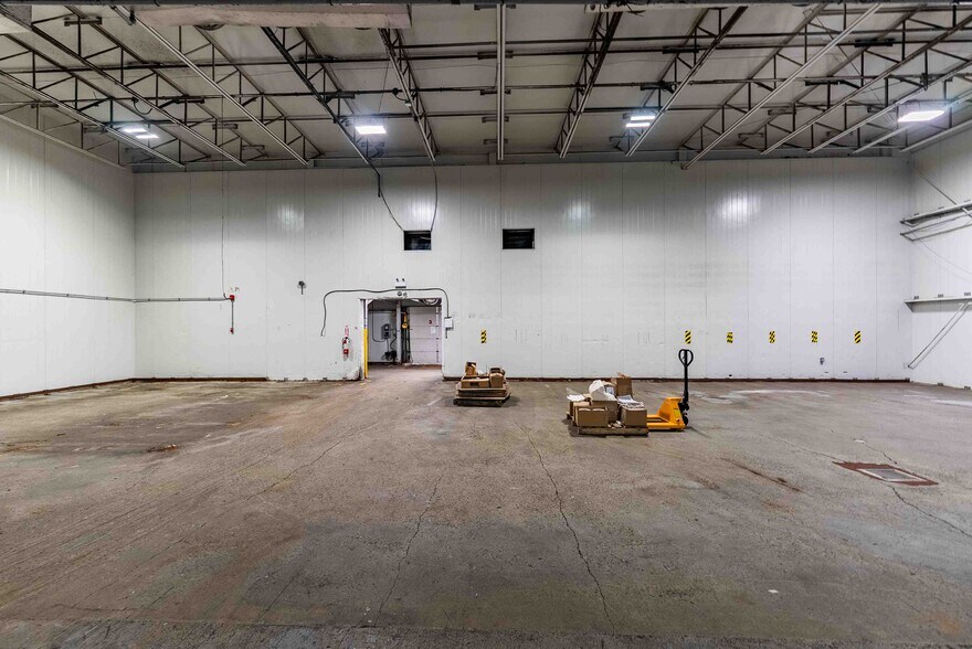 More Photos Of 500 Barrydowne Rd, Sudbury Manufacturing For Sale