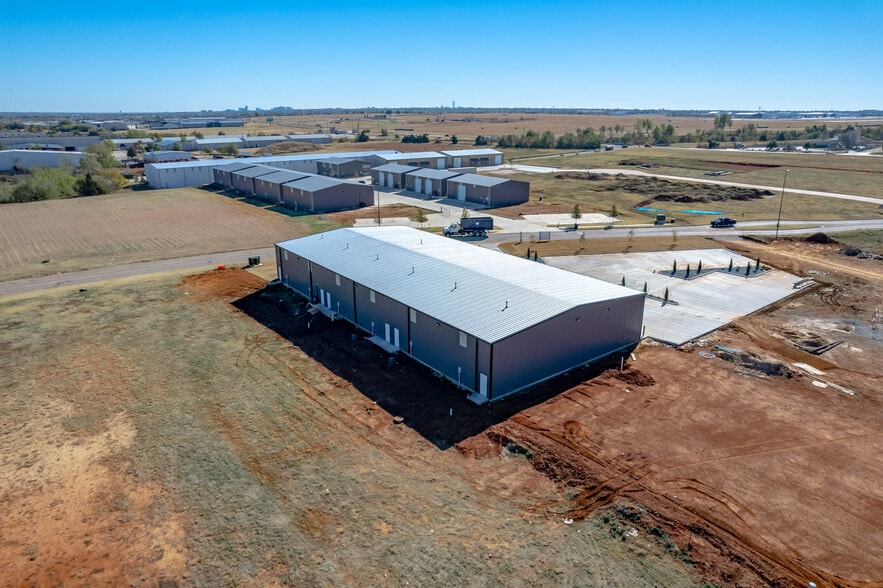 More Photos Of 8101 Silver Xing, Oklahoma City Unknown For Lease