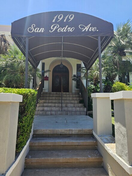 More Photos Of 1919 San Pedro Ave, San Antonio Office For Sale