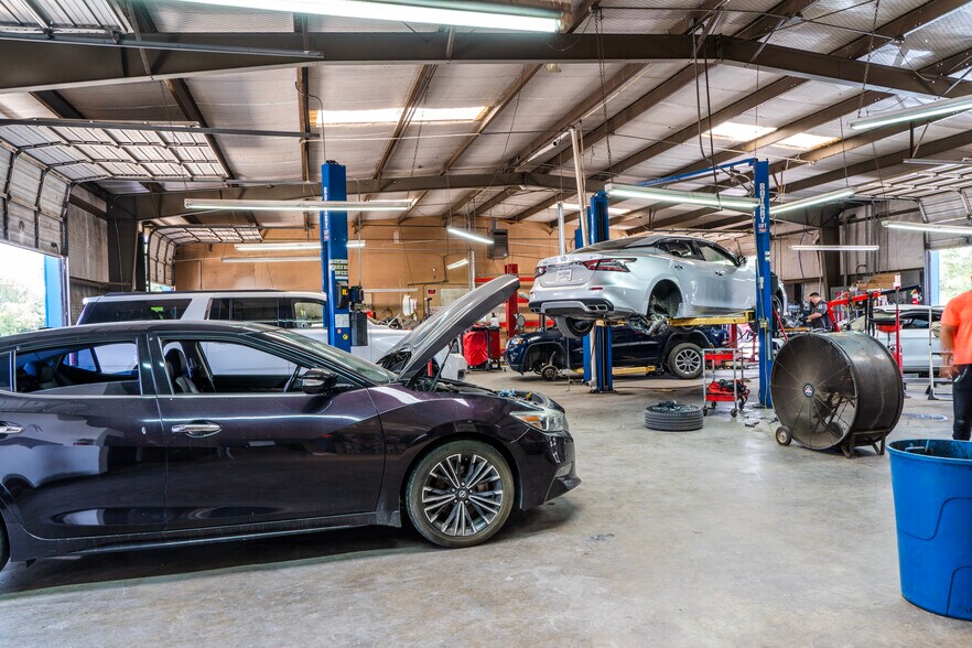 More Photos Of 308 W Avenue B, Garland Auto Repair For Sale