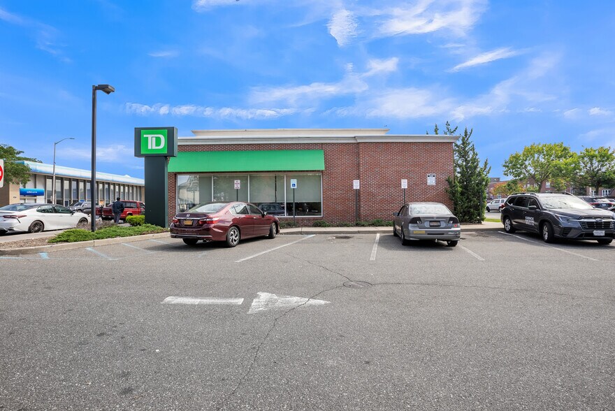 More Photos Of 290-296 Merrick Rd, Rockville Centre Bank For Sale