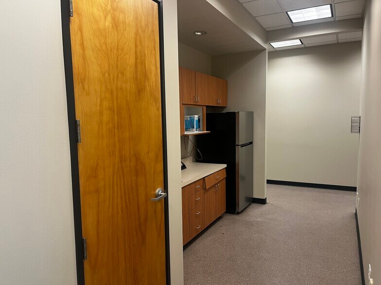 More Photos Of 7490 Commercial Way, Henderson Warehouse For Sale