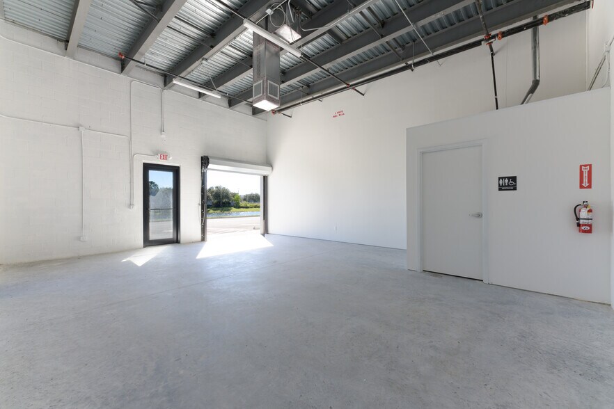 More Photos Of 230 N Congress, Lake Park Flex For Lease