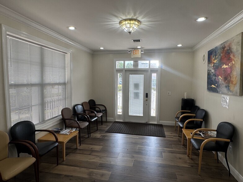 More Photos Of 1044 Goodlette-Frank Rd N, Naples Medical For Lease