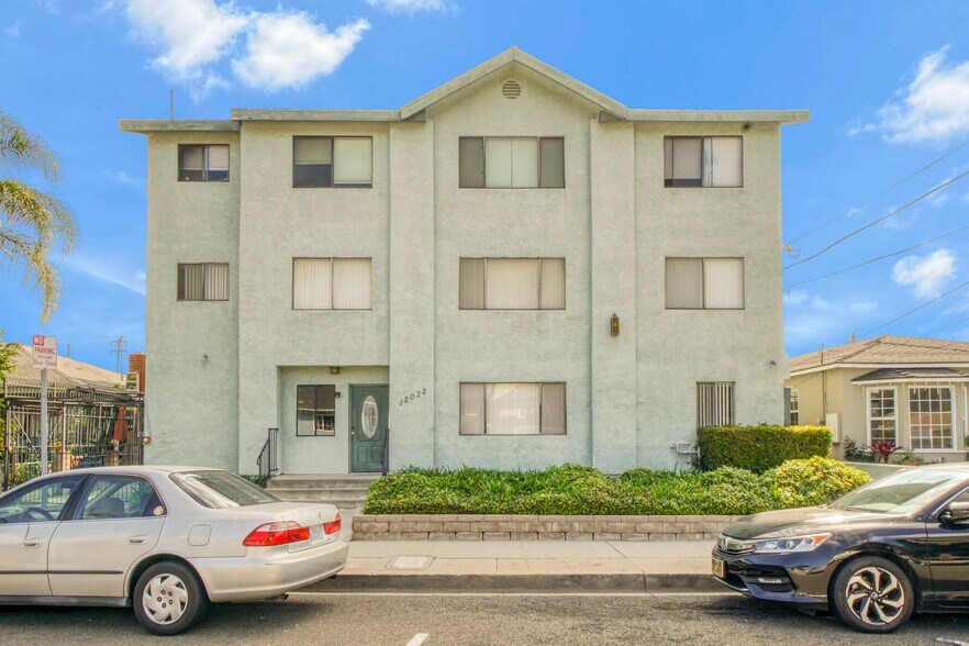 Primary Photo Of 12032 Manor Dr, Hawthorne Apartments For Sale