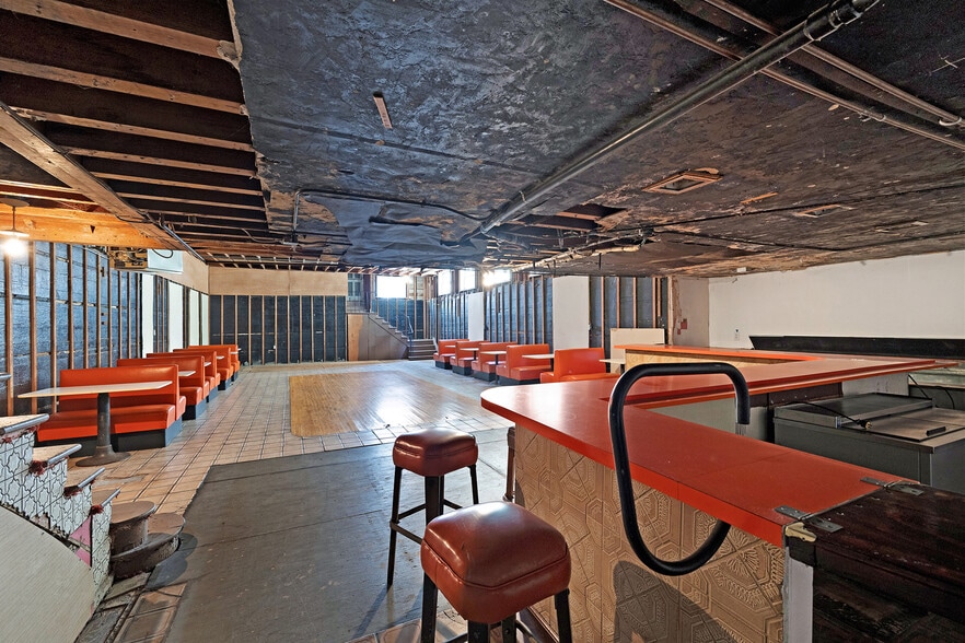 More Photos Of 1755 Washington Ave, San Leandro Bar For Sale