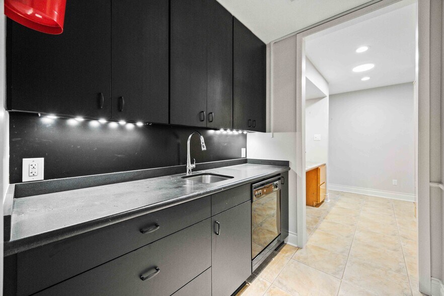 More Photos Of 10 Alabama Ct, Houston Office Residential For Sale