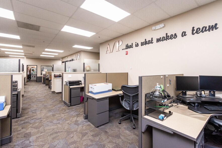 More Photos Of 1260 DuPont Ct, Manteca Flex For Sale