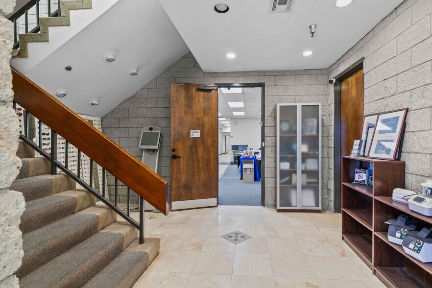 More Photos Of 9036 Winnetka Ave, Northridge Loft Creative Space For Lease