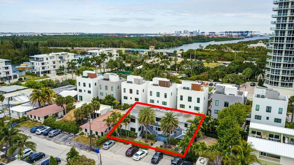 More Photos Of 333 Walnut St, Hollywood Hotel For Sale