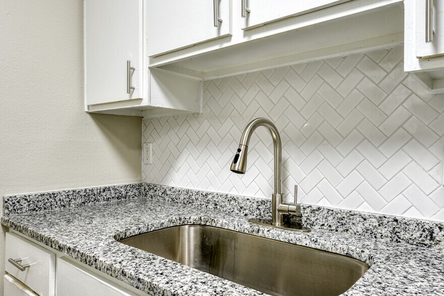 More Photos Of 737 W Mayfield Blvd, San Antonio Apartments For Sale