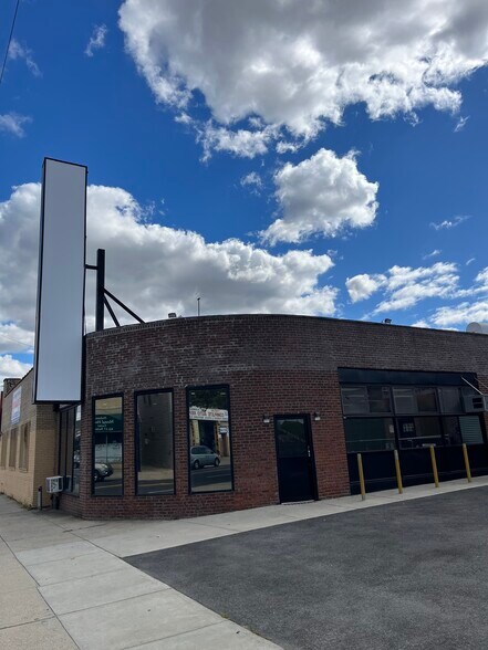 More Photos Of 62-16 Metropolitan Ave, Middle Village Auto Repair For Lease