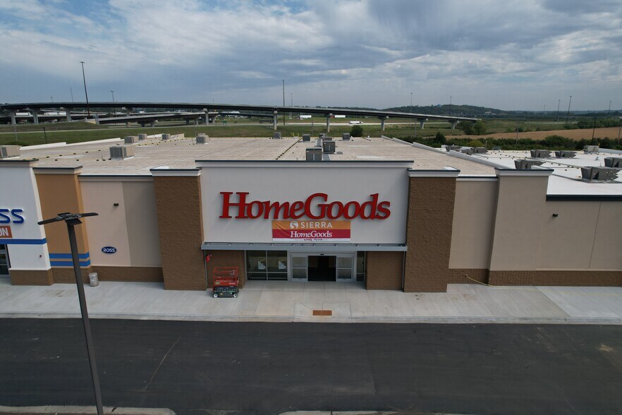 More Photos Of 3101-3221 Manawa Centre Dr, Council Bluffs Unknown For Lease