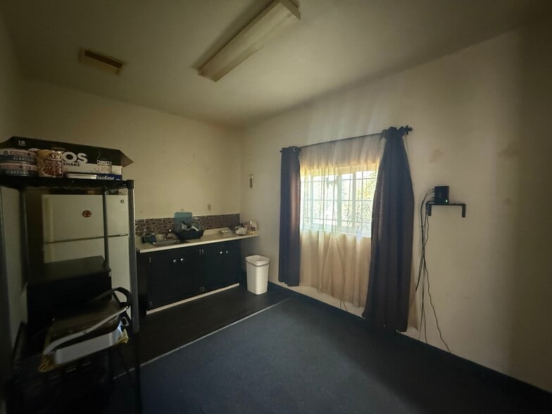 More Photos Of 2651 Henderson, Redding Warehouse For Sale