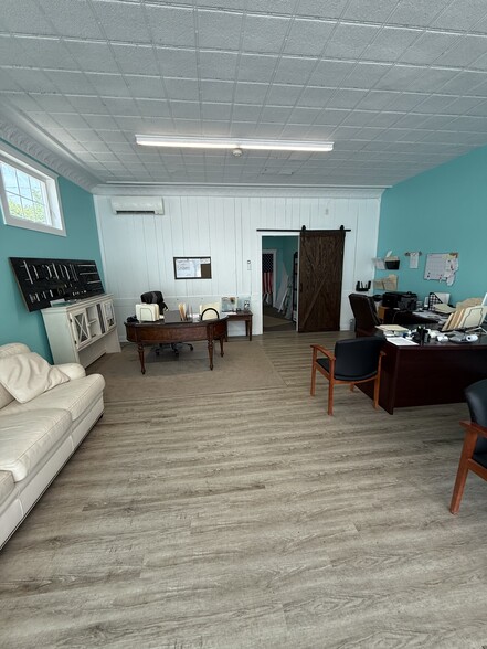 More Photos Of 73 Cranberry Rd, Bourne Storefront Retail Office For Lease