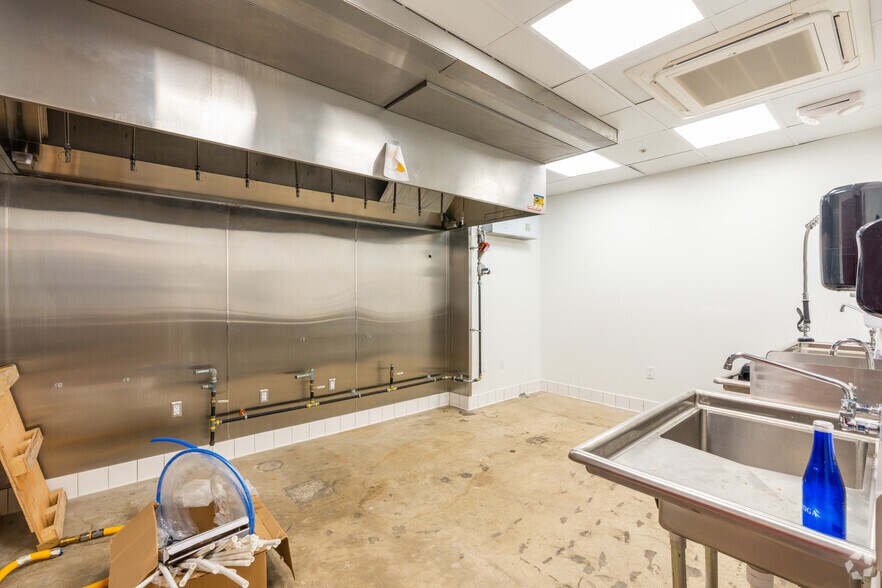 More Photos Of 955 Alton Rd, Miami Beach Restaurant For Lease