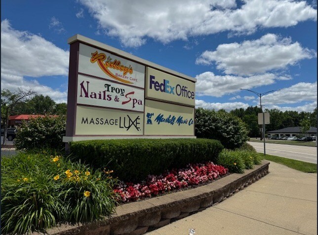 More Photos Of 4050-4060 Rochester Rd, Troy General Retail For Lease