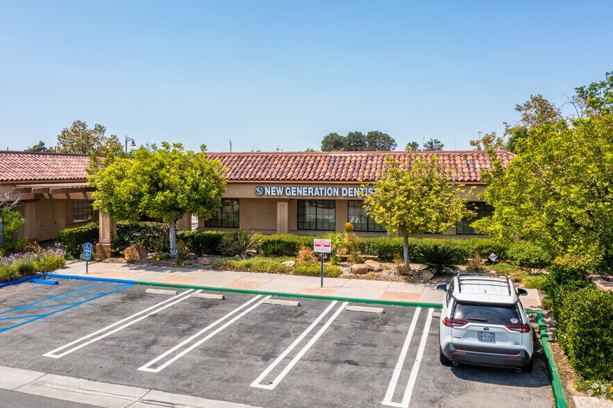 More Photos Of 27678-27766 Santa Margarita Pky, Mission Viejo Unknown For Lease