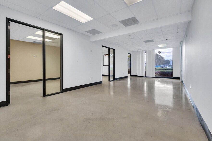 More Photos Of 550 N Golden Circle Dr, Santa Ana Office For Lease