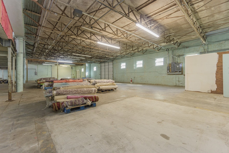 More Photos Of 2415 Church St, Galveston Light Distribution For Lease