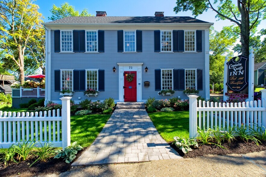 More Photos Of 72 Elm St, Camden Hospitality For Sale