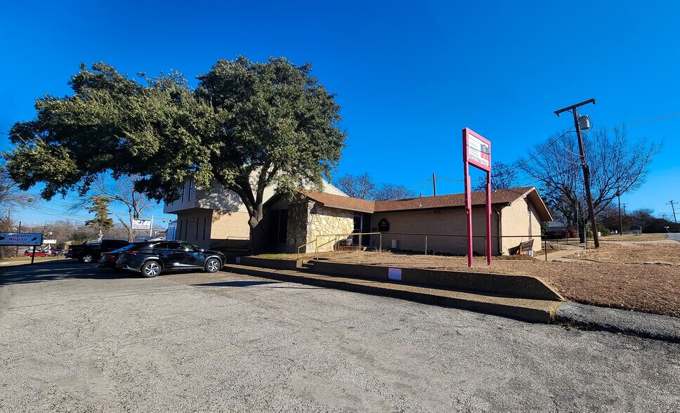 More Photos Of 500 N Hampton Rd, DeSoto Coworking Space