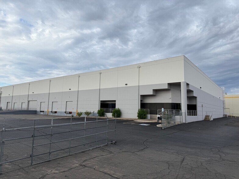 More Photos Of 420 S 53rd Ave, Phoenix Warehouse For Lease