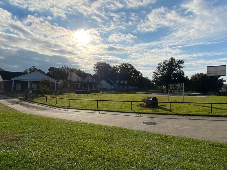 More Photos Of 14504 North Fwy, Houston Office For Sale