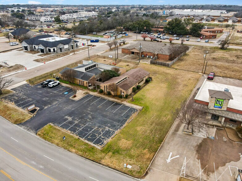 More Photos Of 303 N Ridgeway Dr, Cleburne Medical For Sale