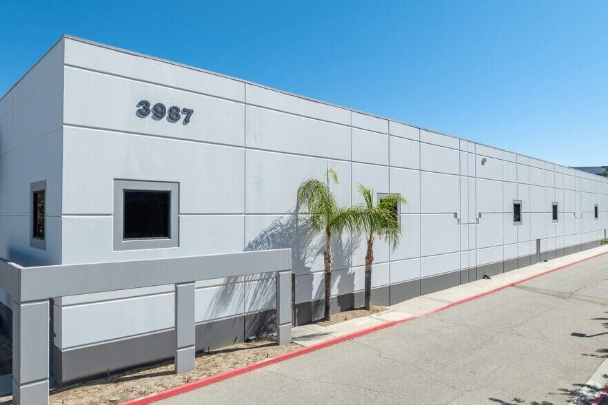 More Photos Of 3987 Heritage Oak Ct, Simi Valley Manufacturing For Lease