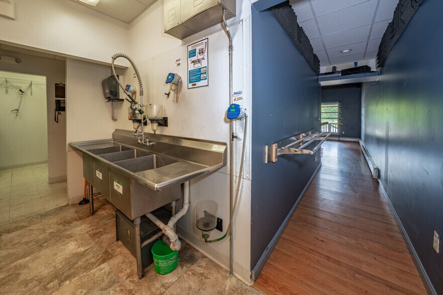 More Photos Of 279 S Main St, Winterport Winery Vineyard For Sale
