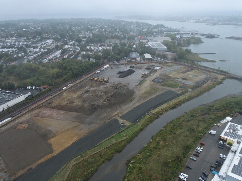 More Photos Of 1 Nassau Pl, Staten Island Warehouse For Lease